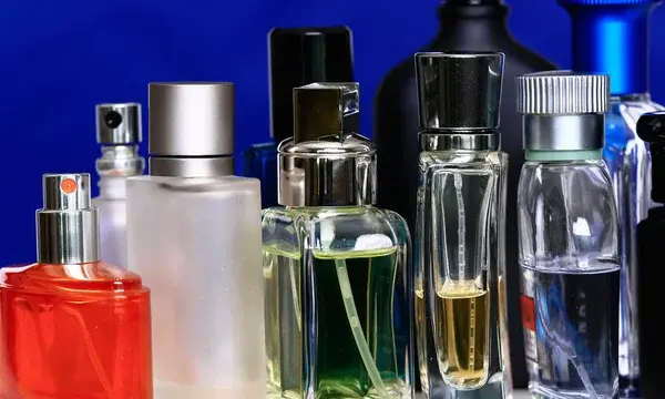 Read more about the article The Alluring World of Perfume Retailers