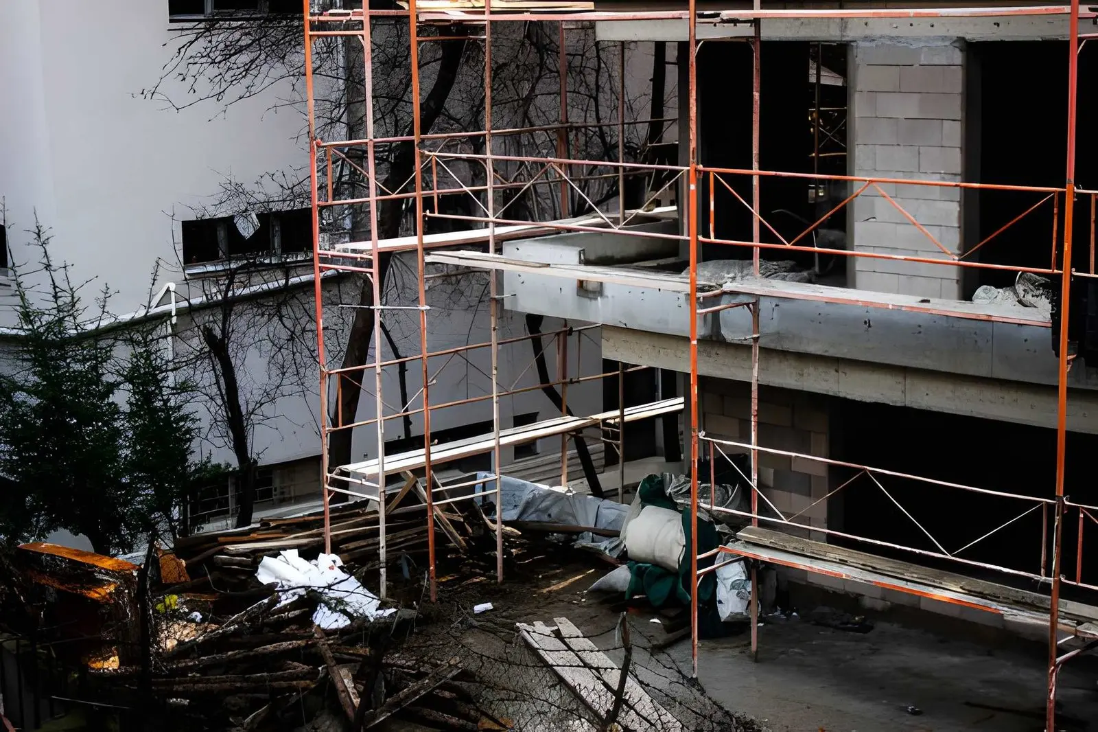 Read more about the article The Importance of Demolition Scaffolding in Construction Projects