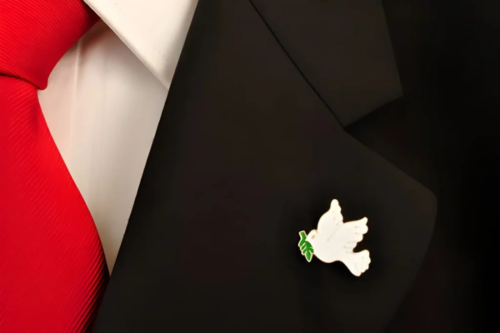 Creative Uses for Lapel Pins in Everyday Life