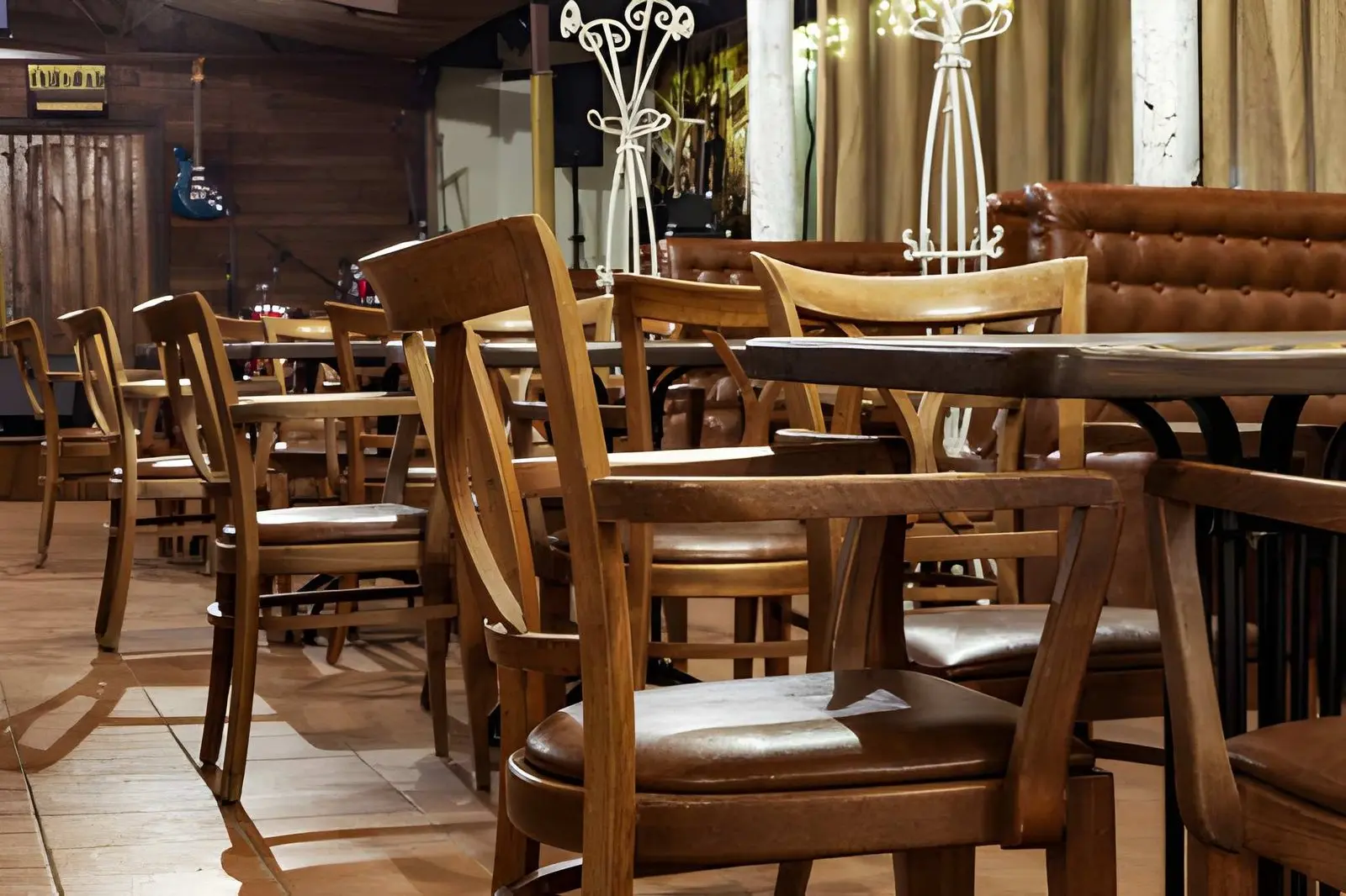 Read more about the article What the Furniture in Your Favorite Restaurant Is Actually Telling You About the Owner