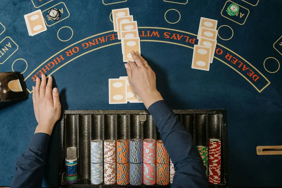 How Live Casino Communities are Changing the Solo Gambling Experience