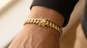 Read more about the article Men’s Gold Cuban Bracelets: The Essential Guide to Style and Selection