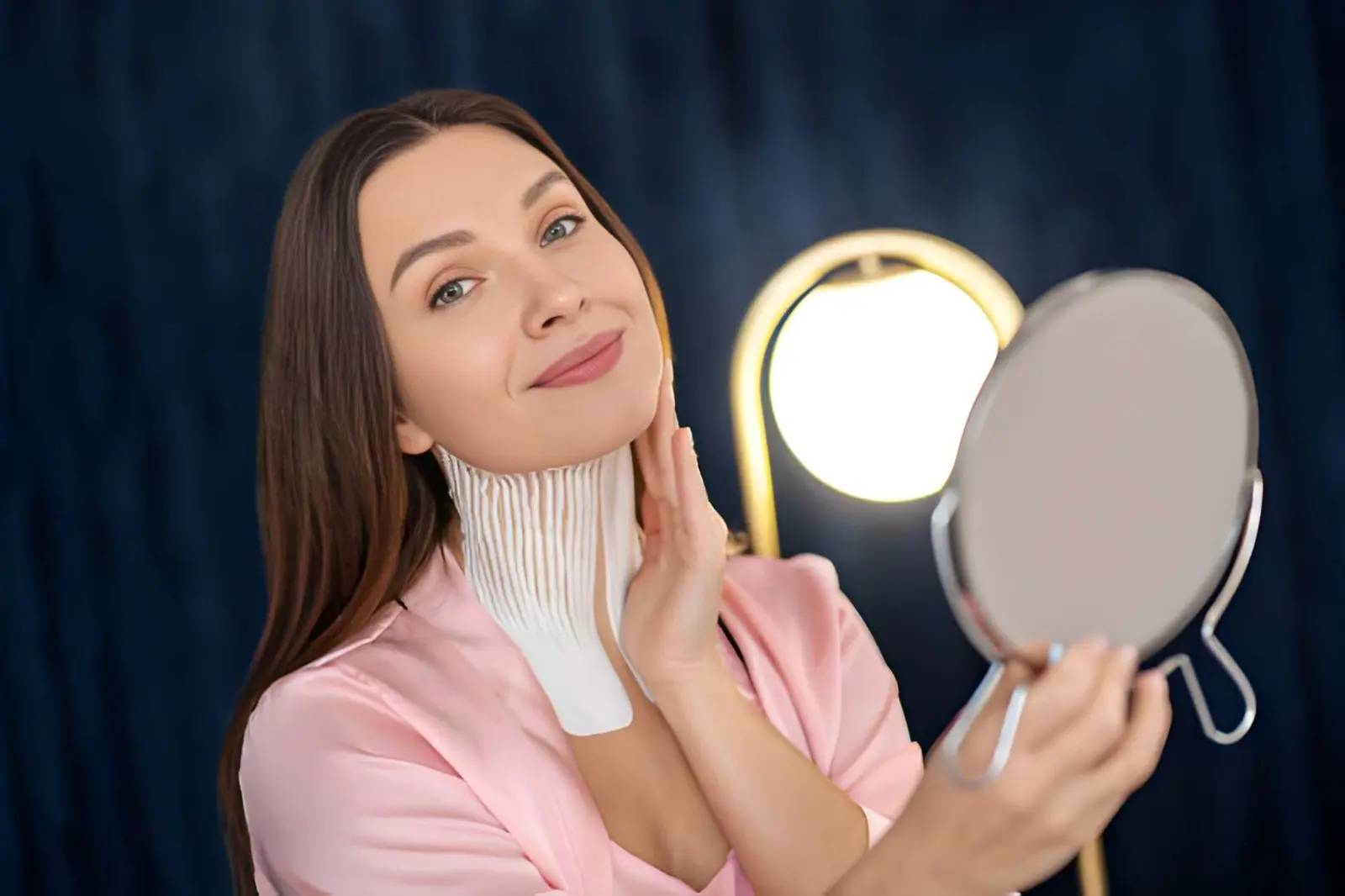 You are currently viewing Revolutionize Your Skincare Routine with the LED Neck Mask