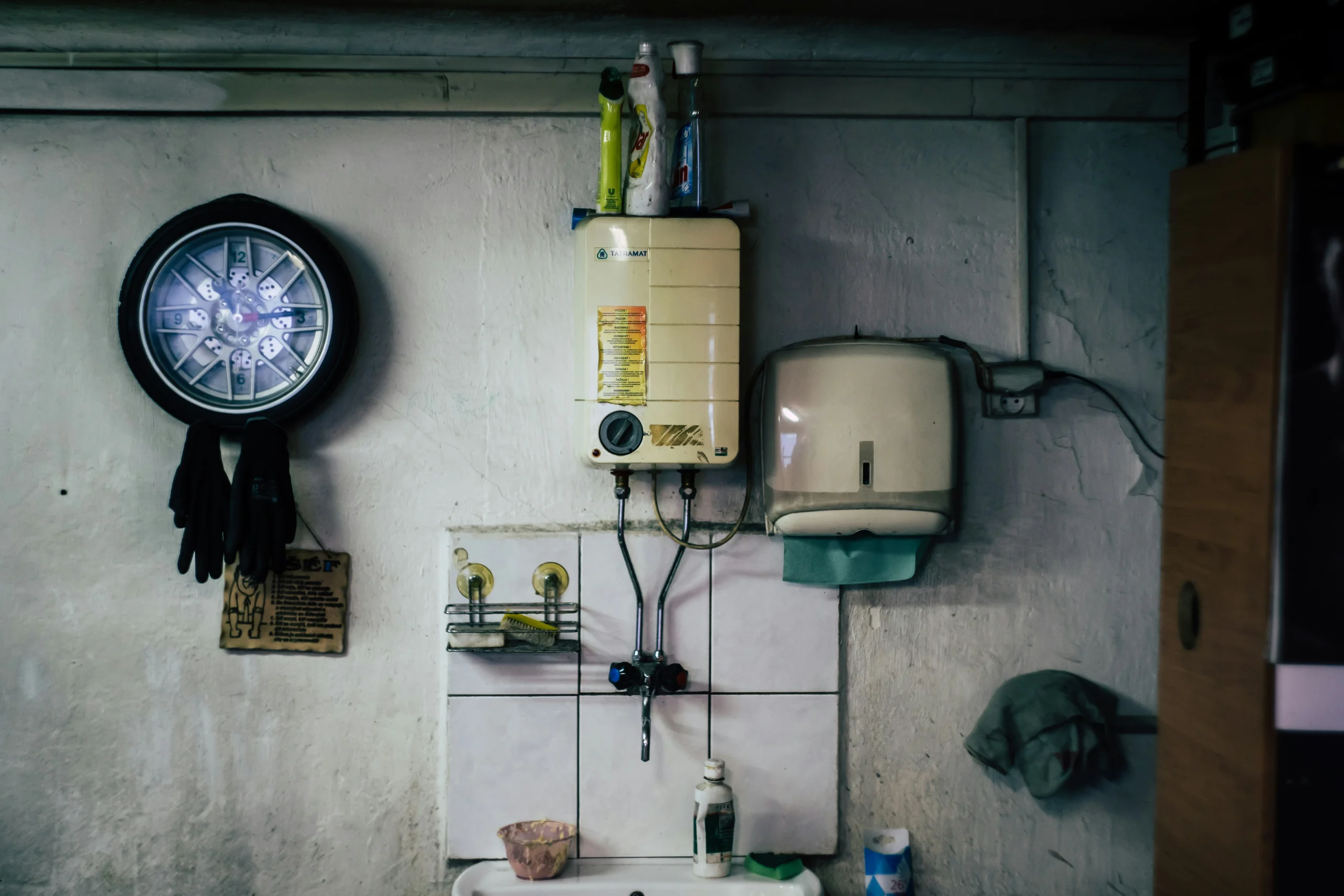 Read more about the article How to Know When Your Water Heater Needs Repair or Replacement